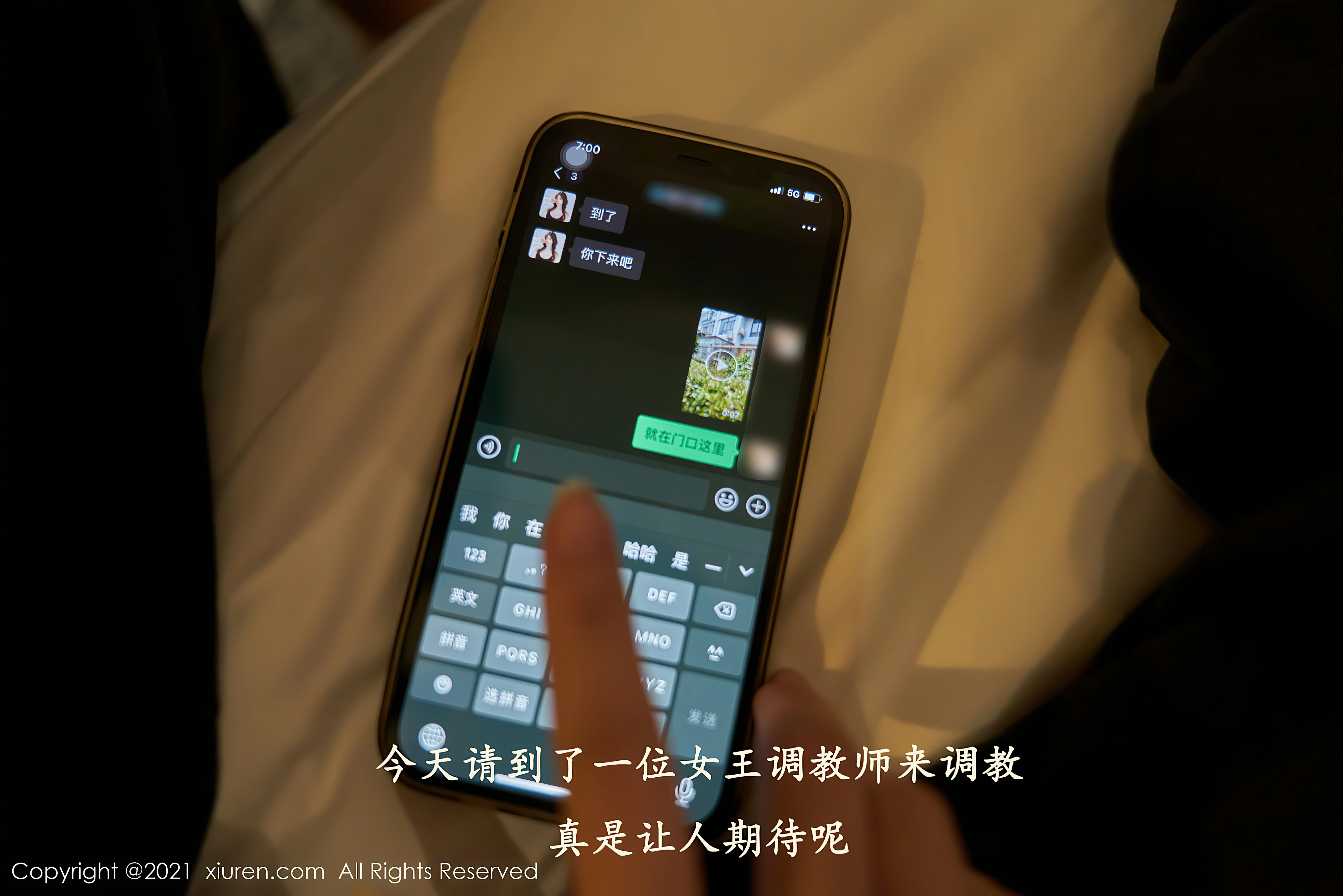 [Xiuren秀人网]XR20210618N03559 周于希Sandy 黑色短裙与白色内衣加肉丝美腿性感私房写真集-看套图