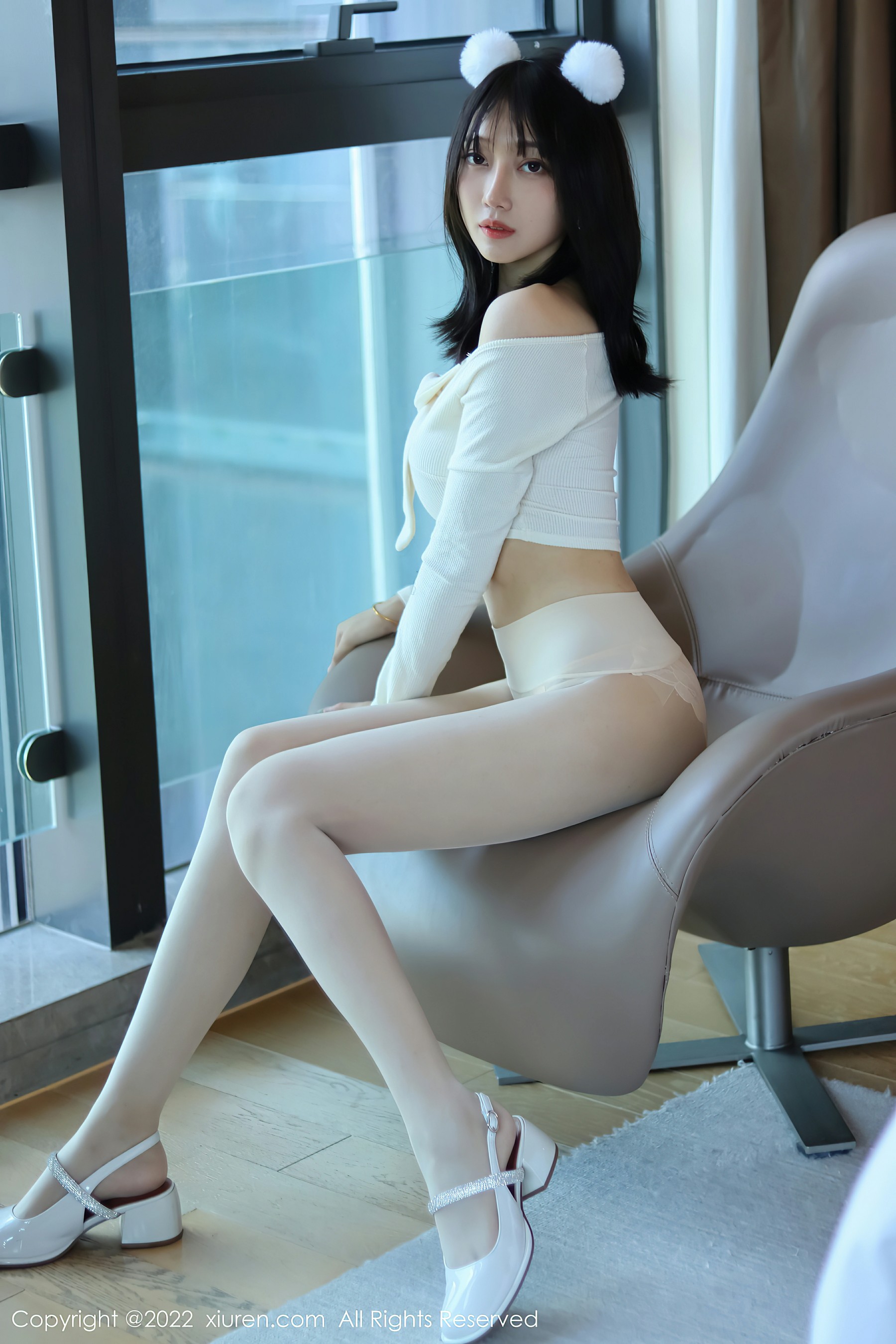 [Xiuren秀人网]2022.09.16 NO.5598 玥儿玥er 白色露腰上衣加肉丝美腿连裤裙性感私房写真集-秀人网论坛-免费套图-看套图
