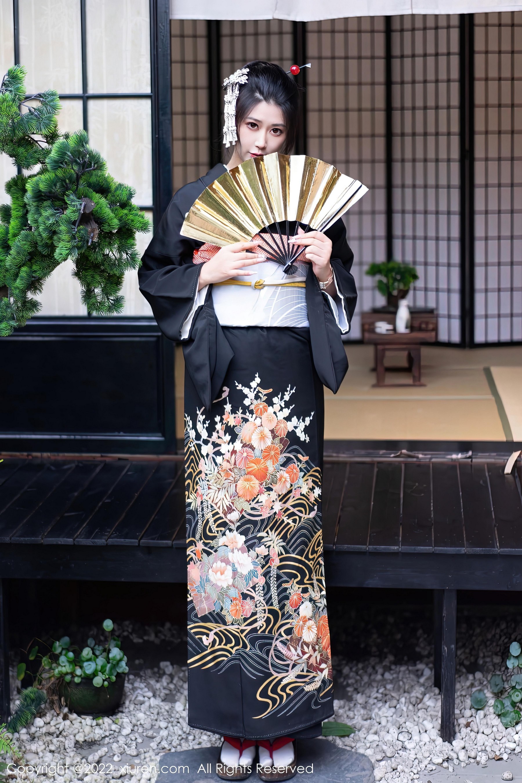 [XiuRen秀人网]2022.11.30 NO.5932 laura阿姣 黑色和服与白色日式内衣加纯绵袜性感私房写真集Xiuren秀人写真高清美女套图写真下载-看套图看套图