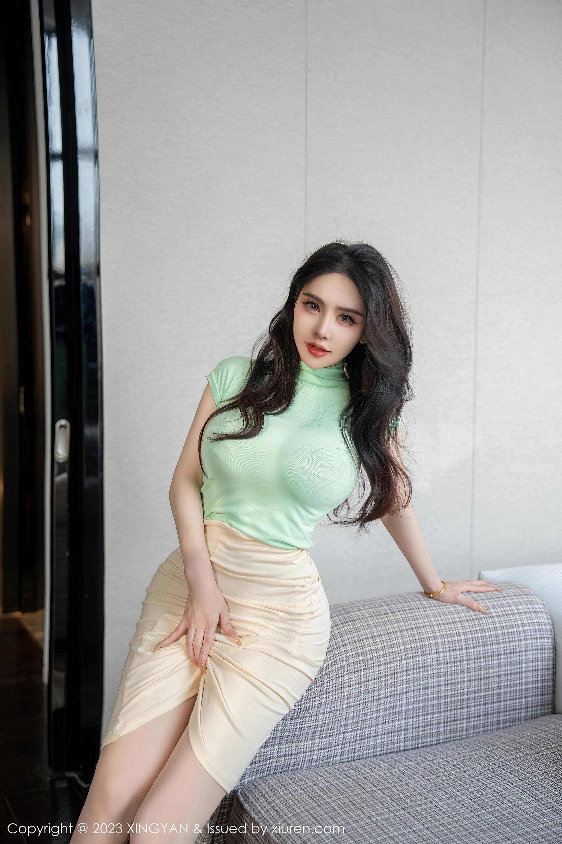 [XINGYAN星颜社]2023.11.16 VOL.215 潘娇娇 粉色短裙与蕾丝内衣加肉丝美腿性感私房写真集Xiuren秀人写真高清美女套图写真下载-看套图看套图