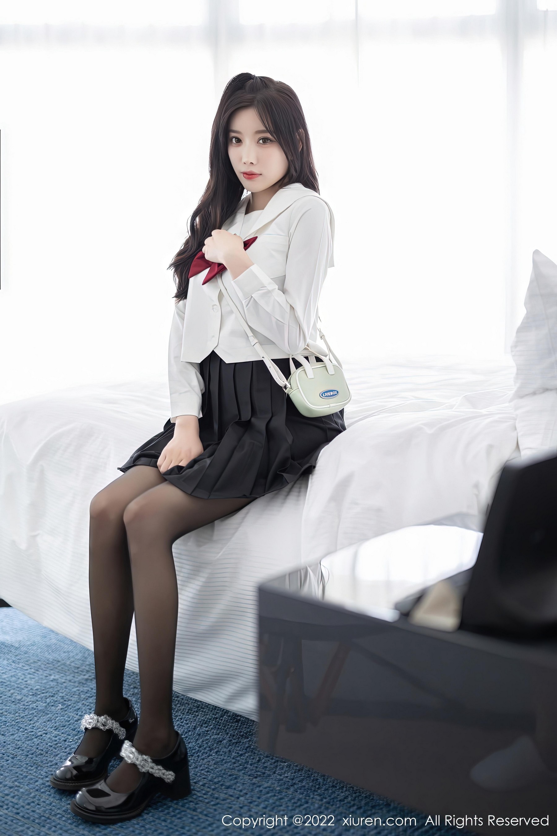 [XiuRen秀人网]2022.11.08 NO.5823 JK少女 杨晨晨Yome 情趣制服与黑色内衣加黑丝美腿性感私房写真集Xiuren秀人写真高清美女套图写真下载-看套图看套图