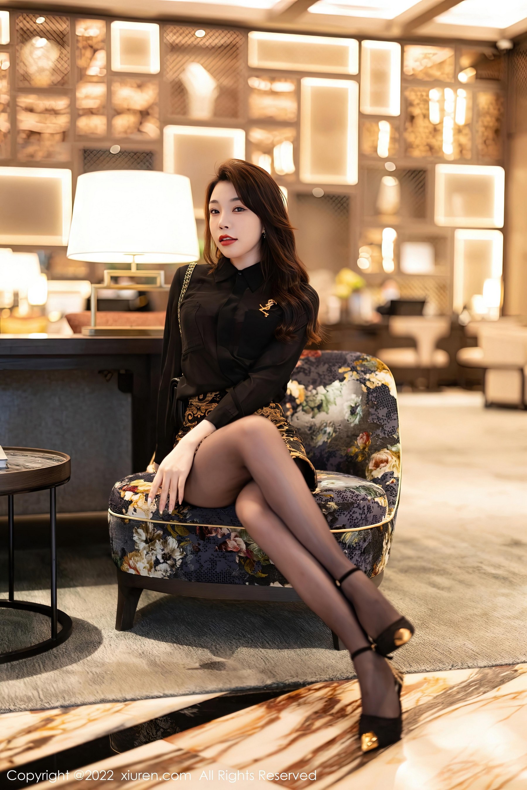 [XiuRen秀人网]2022.12.05 NO.5953 徐莉芝Booty 黑色透视衬衫与短裙加黑丝美腿性感私房写真集Xiuren秀人写真高清美女套图写真下载-看套图看套图