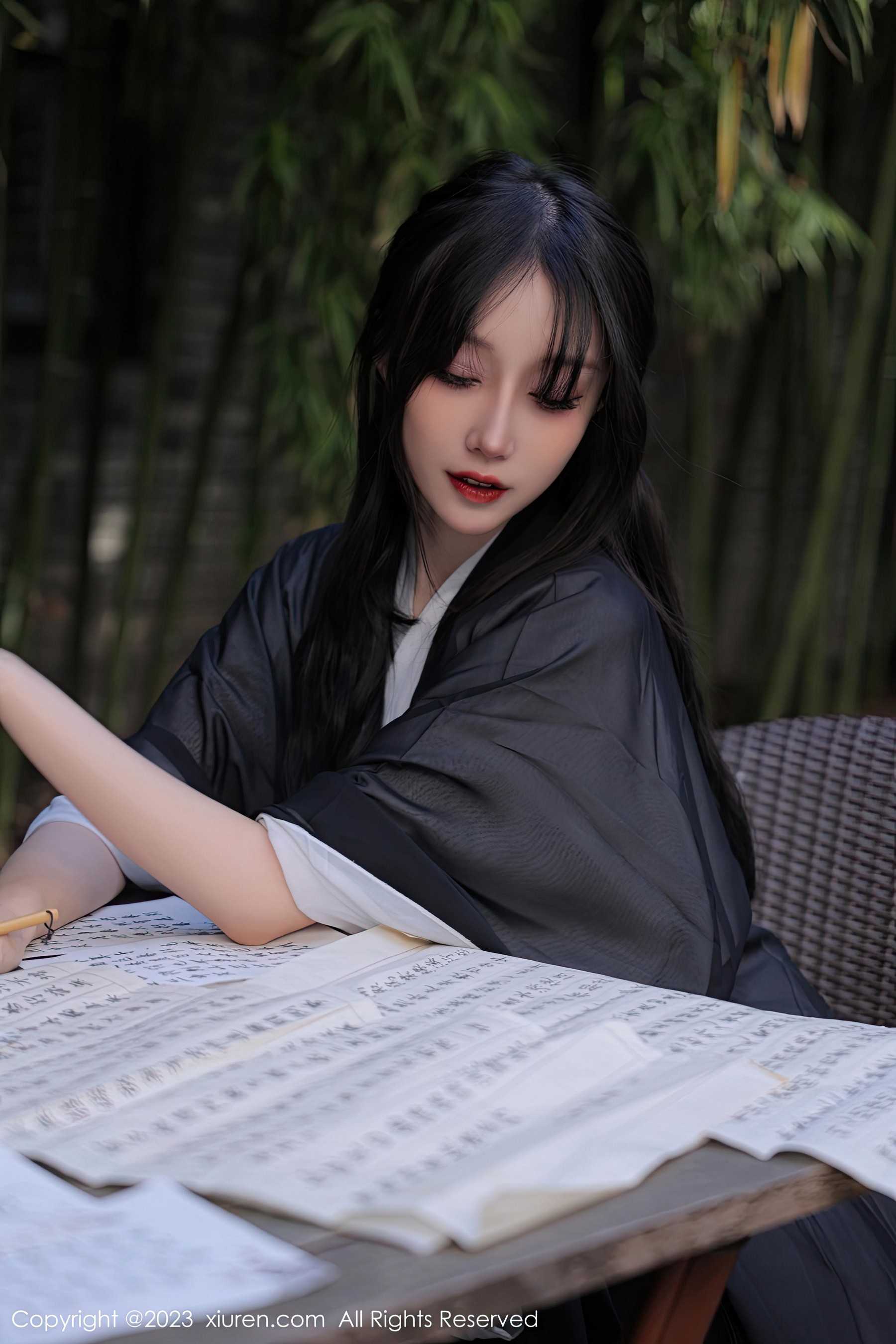 [Xiuren秀人网]2023.01.06 NO.6094 玥儿玥er 白色透视汉服加紫色蕾丝内衣性感私房写真集Xiuren秀人写真高清美女套图写真下载-看套图看套图