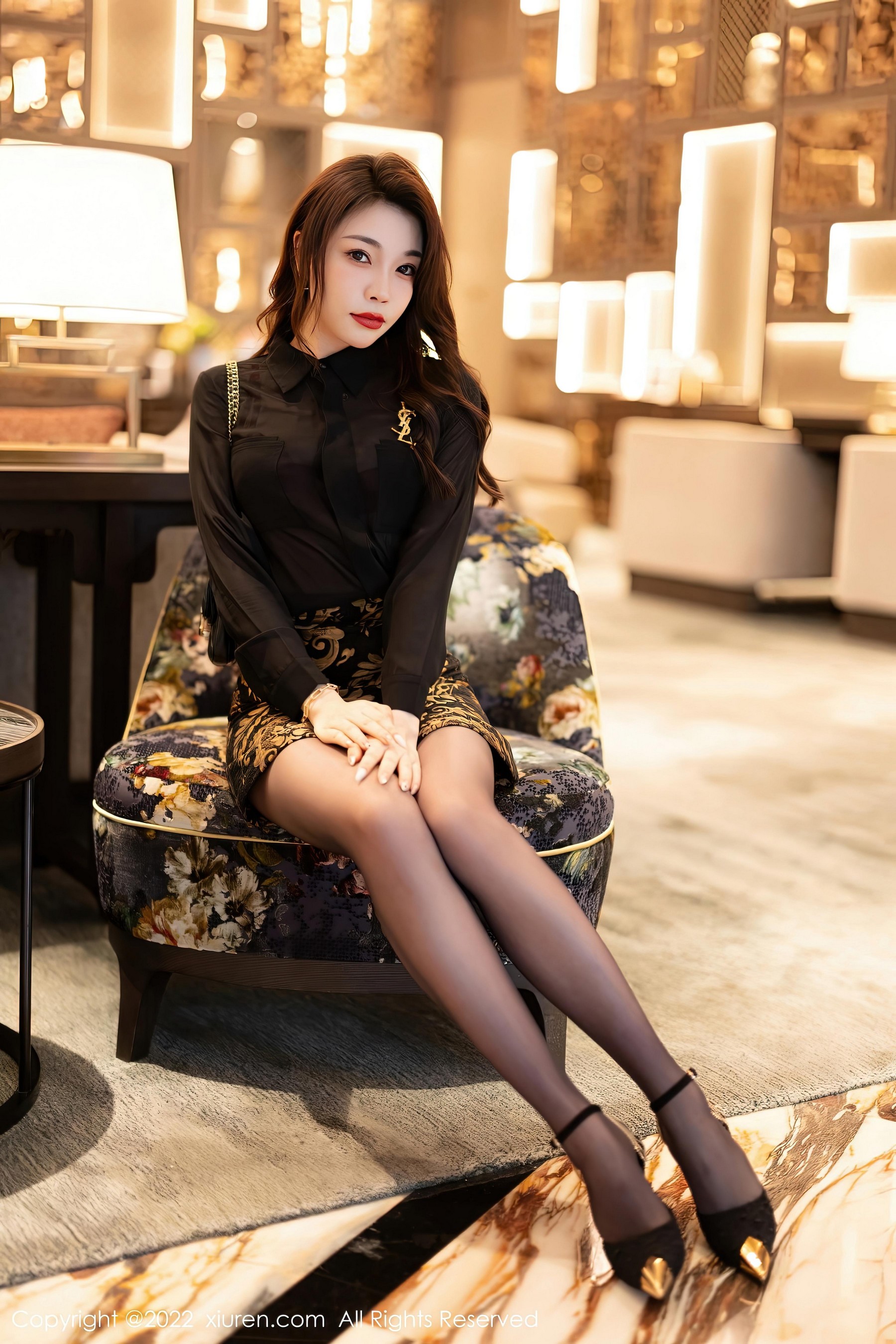 [XiuRen秀人网]2022.12.05 NO.5953 徐莉芝Booty 黑色透视衬衫与短裙加黑丝美腿性感私房写真集Xiuren秀人写真高清美女套图写真下载-看套图看套图