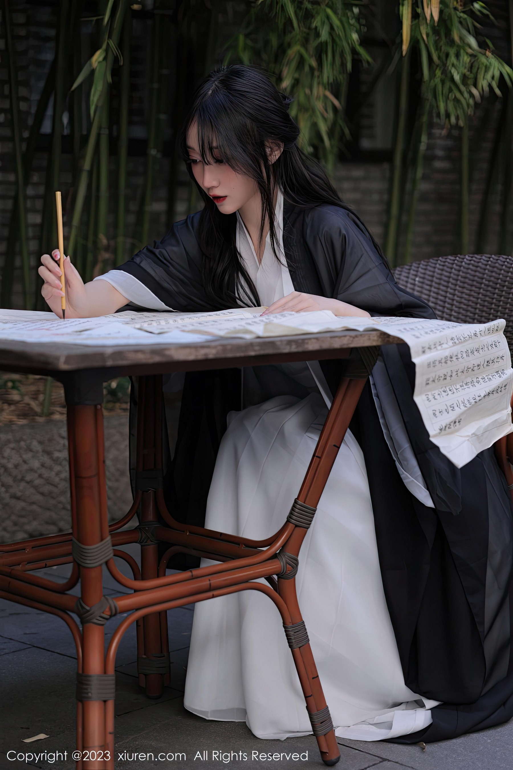 [Xiuren秀人网]2023.01.06 NO.6094 玥儿玥er 白色透视汉服加紫色蕾丝内衣性感私房写真集Xiuren秀人写真高清美女套图写真下载-看套图看套图