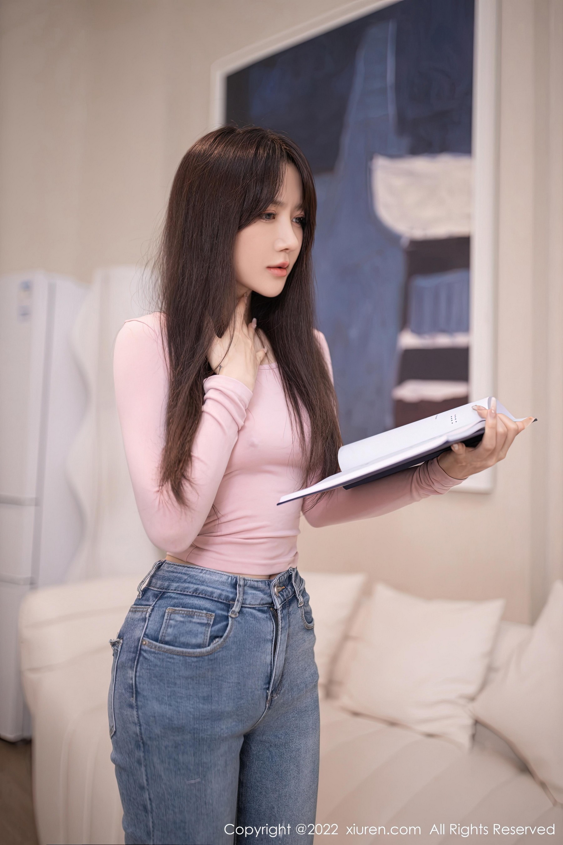 [XiuRen秀人网]2022.12.16 NO.6011 鱼子酱Fish 粉色紧身上衣加牛仔裤双人拉拉性感私房写真集Xiuren秀人写真高清美女套图写真下载-看套图看套图