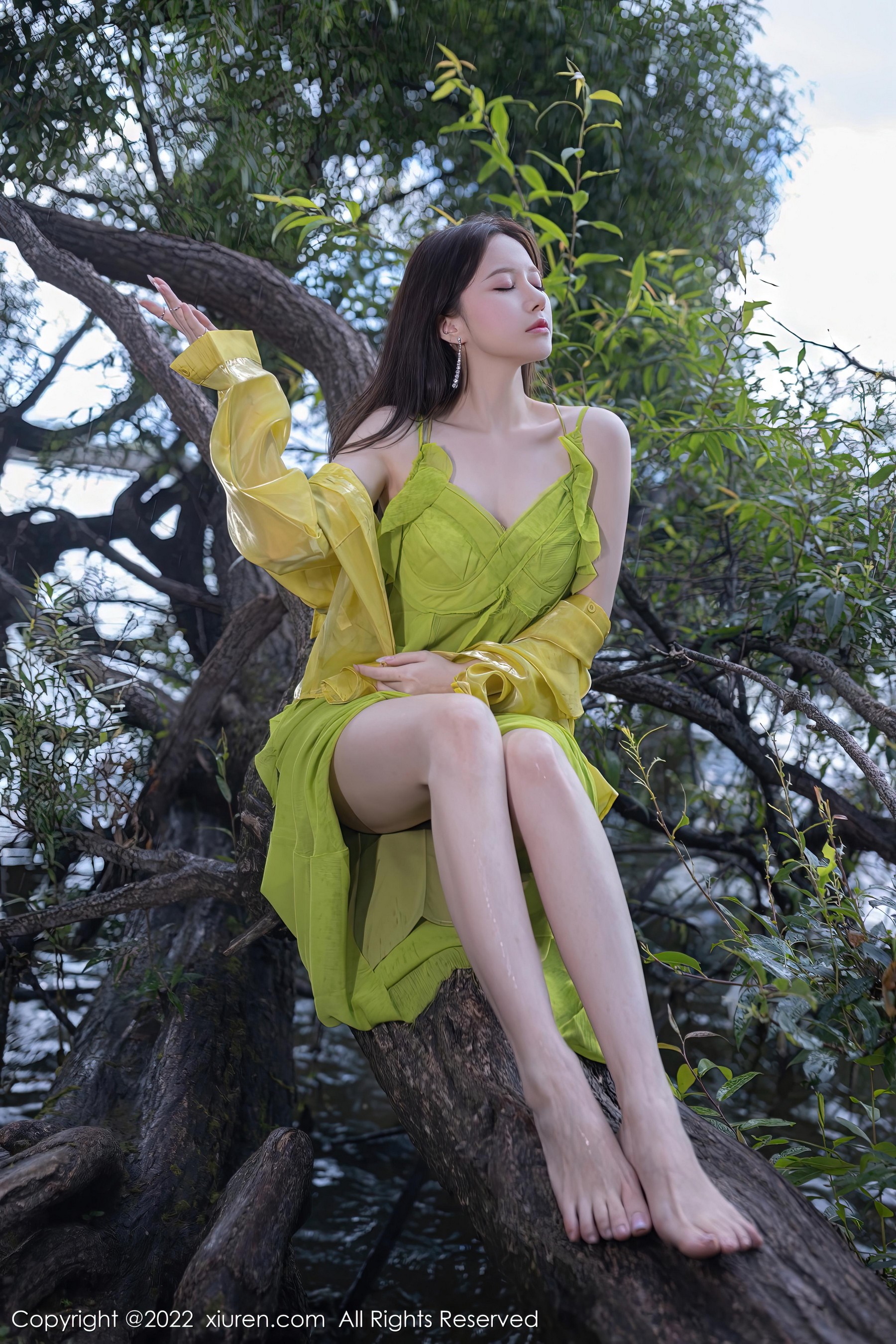 [XiuRen秀人网]2022.12.09 NO.5979 鱼子酱Fish 粉色吊带连衣裙与白色透视情趣睡衣性感私房写真集Xiuren秀人写真高清美女套图写真下载-看套图看套图