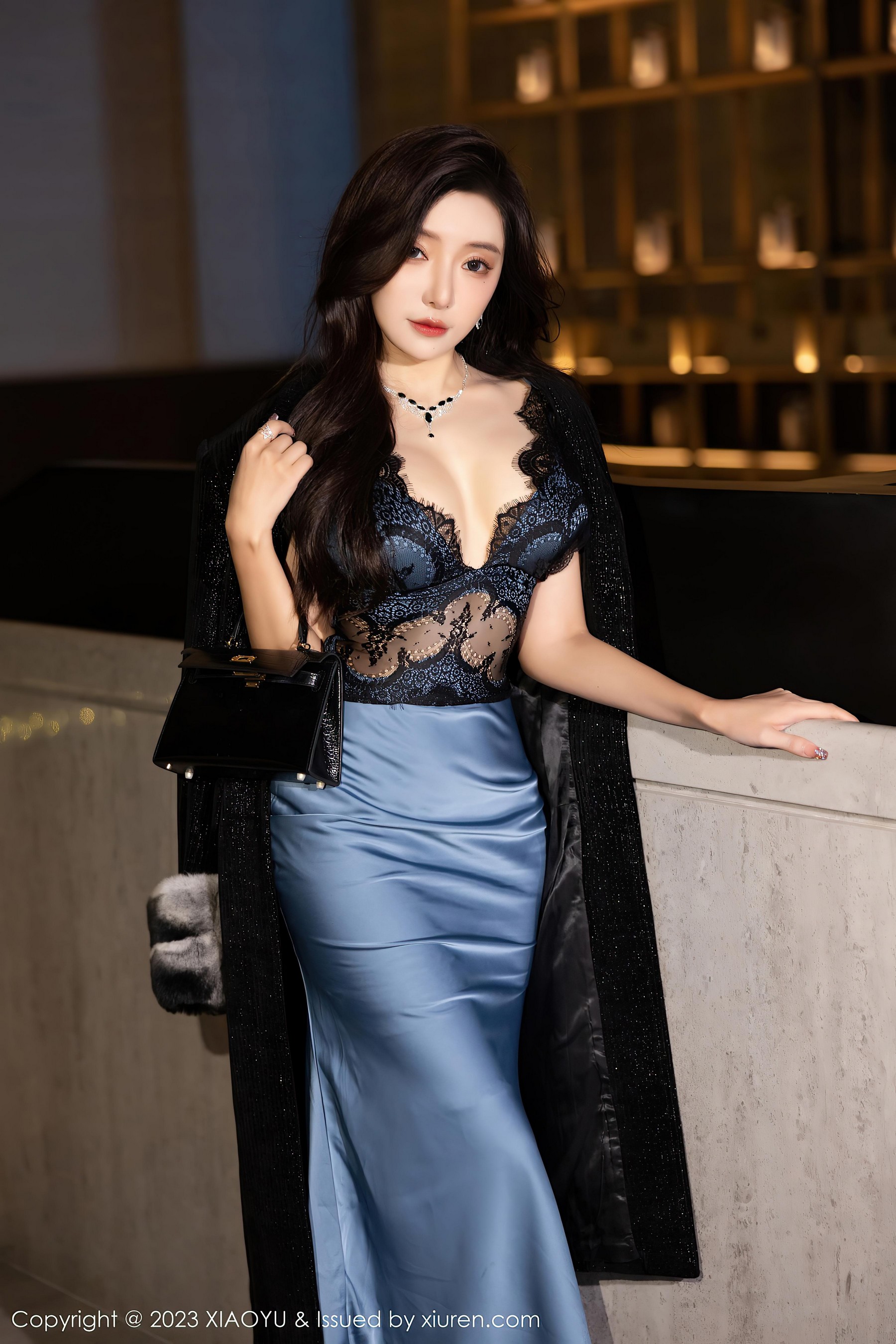 [XIAOYU语画界]2023.12.13 VOL.1163 王馨瑶yanni 蓝色透视连衣裙加黑丝美腿与粉色小礼裙性感写真集Xiuren秀人写真高清美女套图写真下载-看套图看套图