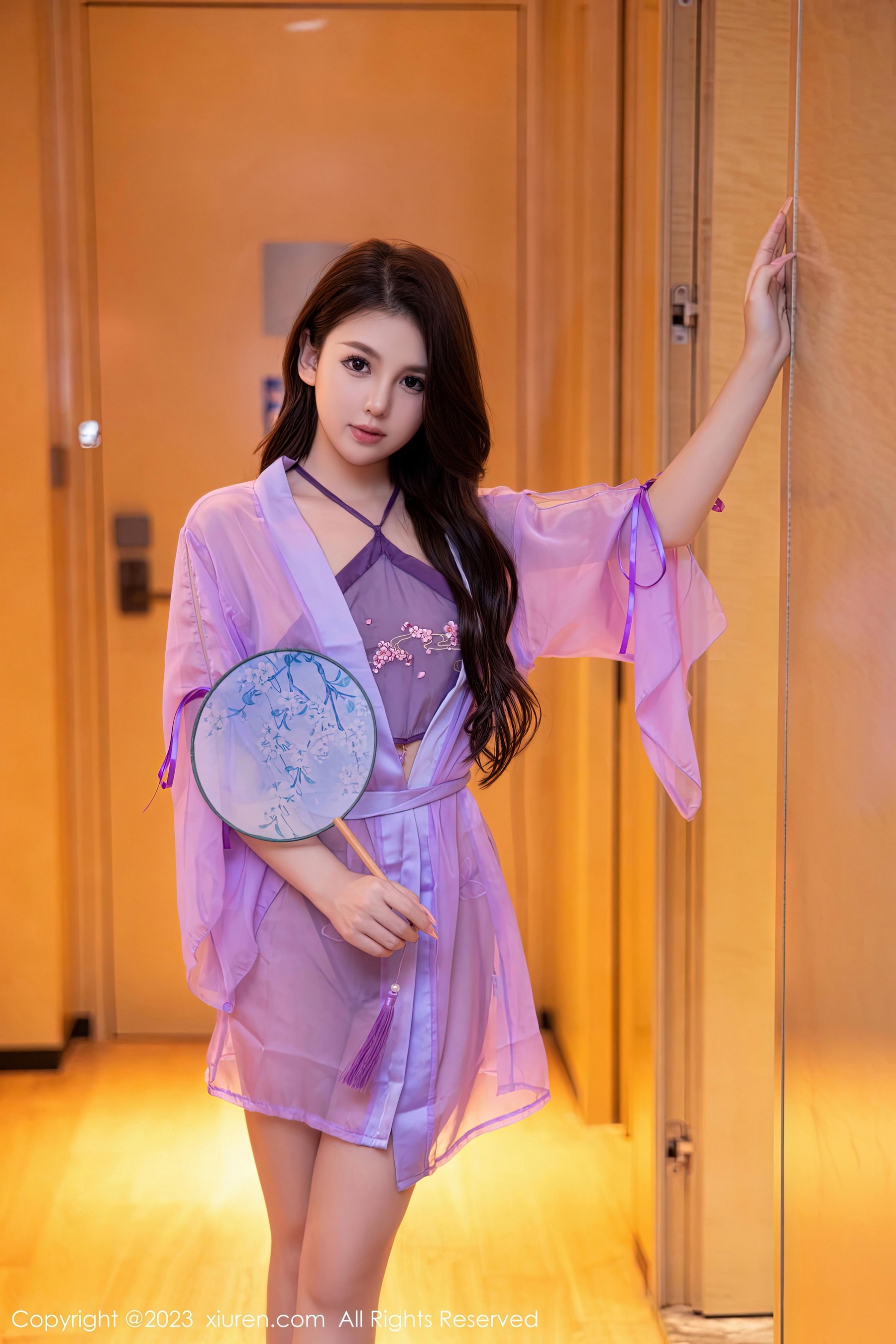 [Xiuren秀人网]2023.01.03 NO.6077 美羊羊 紫色透视情趣睡衣与短裙加肚兜性感私房写真集Xiuren秀人写真高清美女套图写真下载-看套图看套图