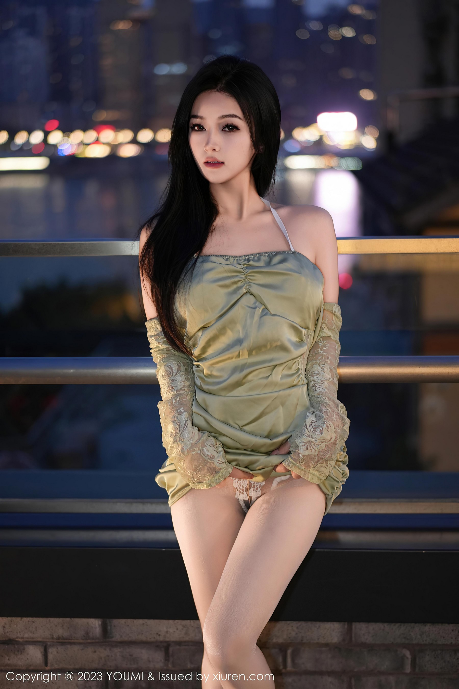 [YouMi尤蜜荟]2023.11.24 VOL.1006 谭小灵 吊带礼服裙加白色情趣内衣性感私房写真集Xiuren秀人写真高清美女套图写真下载-看套图看套图