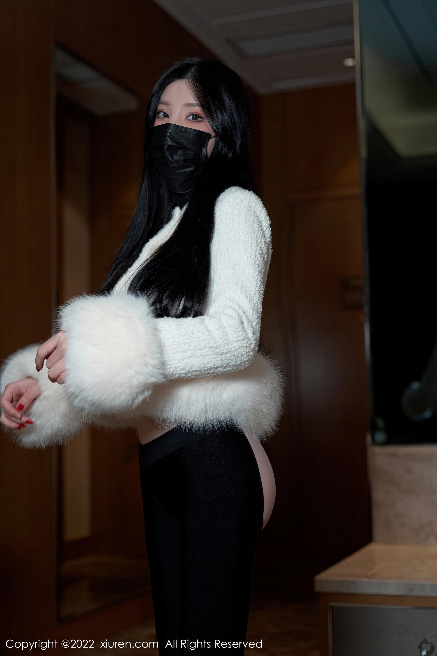 [Xiuren秀人网]2022.12.30 NO.6073 周于希Sally 黑色镂空上衣加紧身长裤性感私房写真集Xiuren秀人写真高清美女套图写真下载-看套图看套图