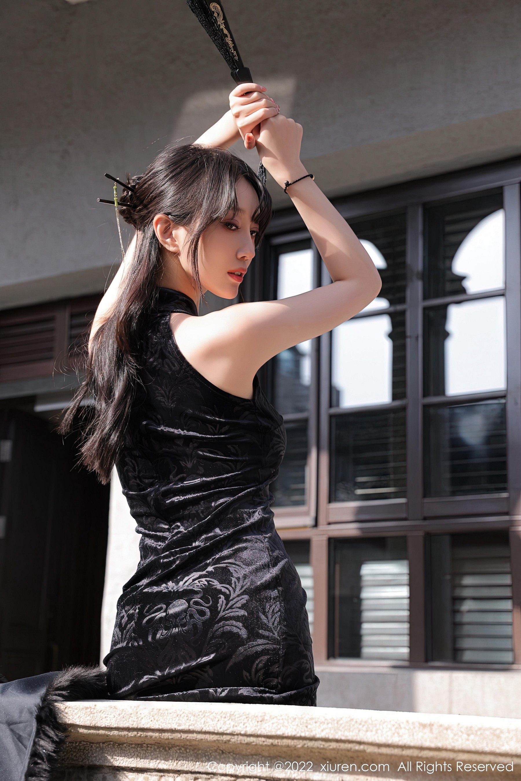 [XiuRen秀人网]2022.12.27 NO.6050 玥儿玥er 黑色无袖旗袍加黑丝美腿性感私房写真集Xiuren秀人写真高清美女套图写真下载-看套图看套图
