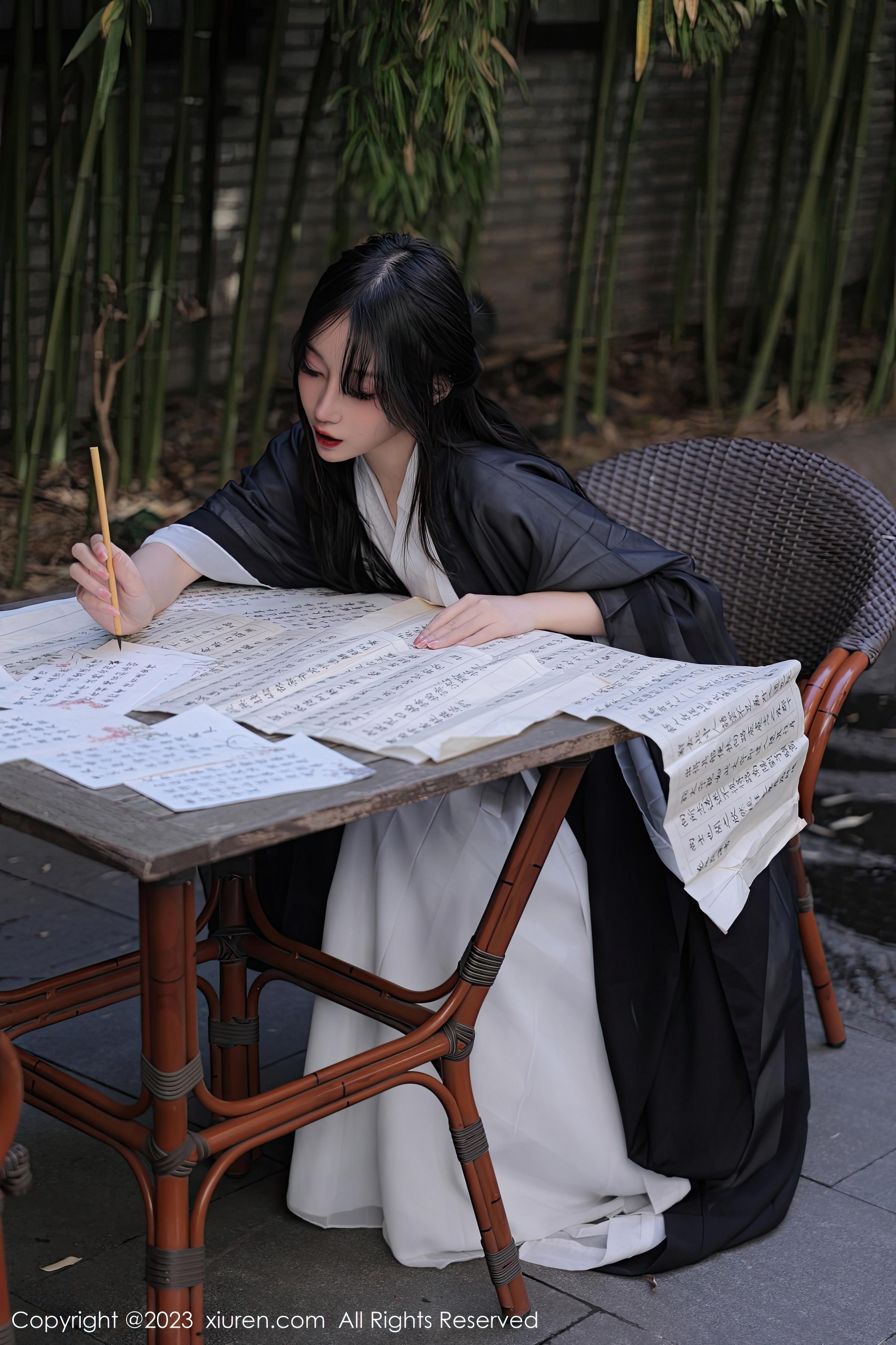 [Xiuren秀人网]2023.01.06 NO.6094 玥儿玥er 白色透视汉服加紫色蕾丝内衣性感私房写真集Xiuren秀人写真高清美女套图写真下载-看套图看套图