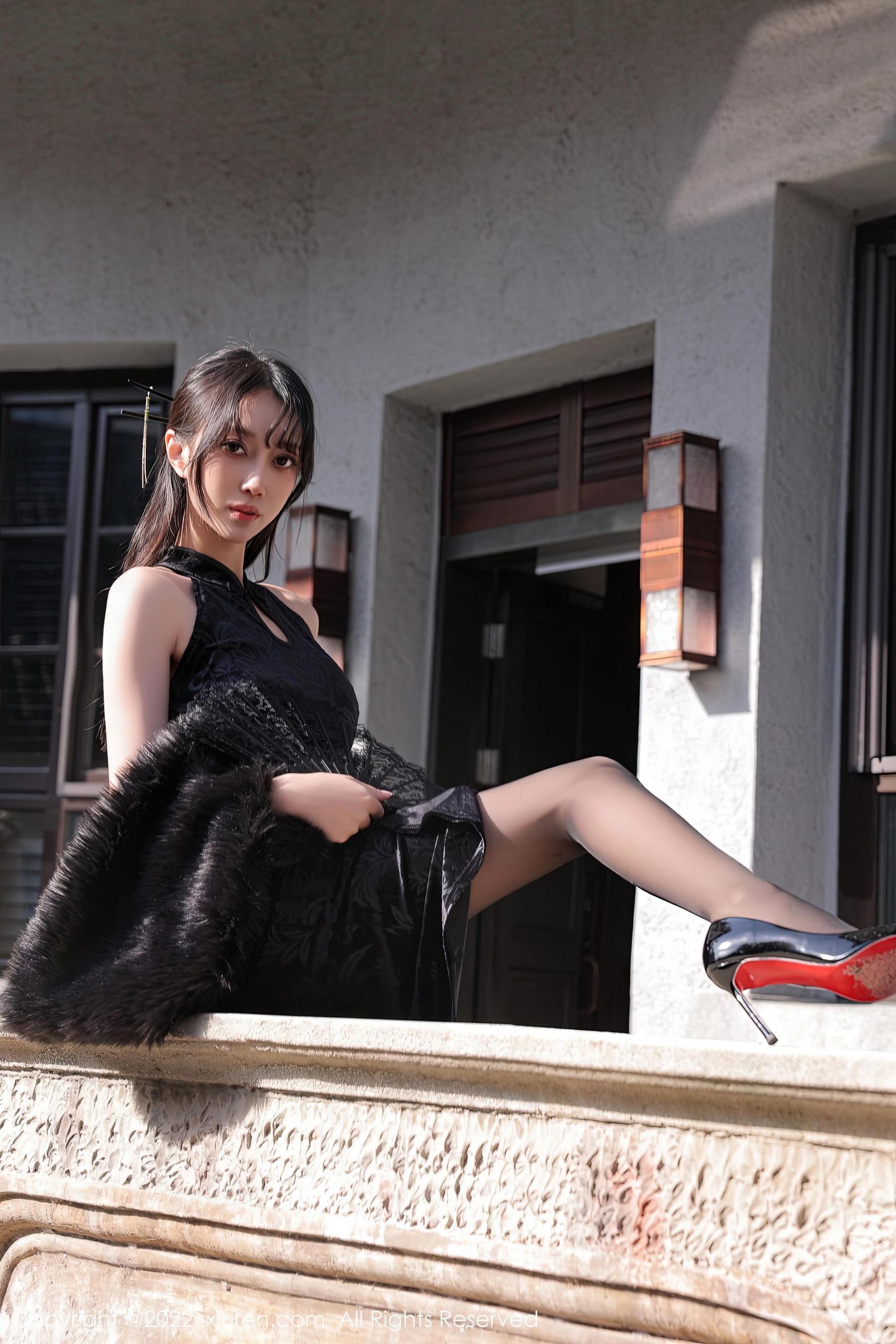 [XiuRen秀人网]2022.12.27 NO.6050 玥儿玥er 黑色无袖旗袍加黑丝美腿性感私房写真集Xiuren秀人写真高清美女套图写真下载-看套图看套图