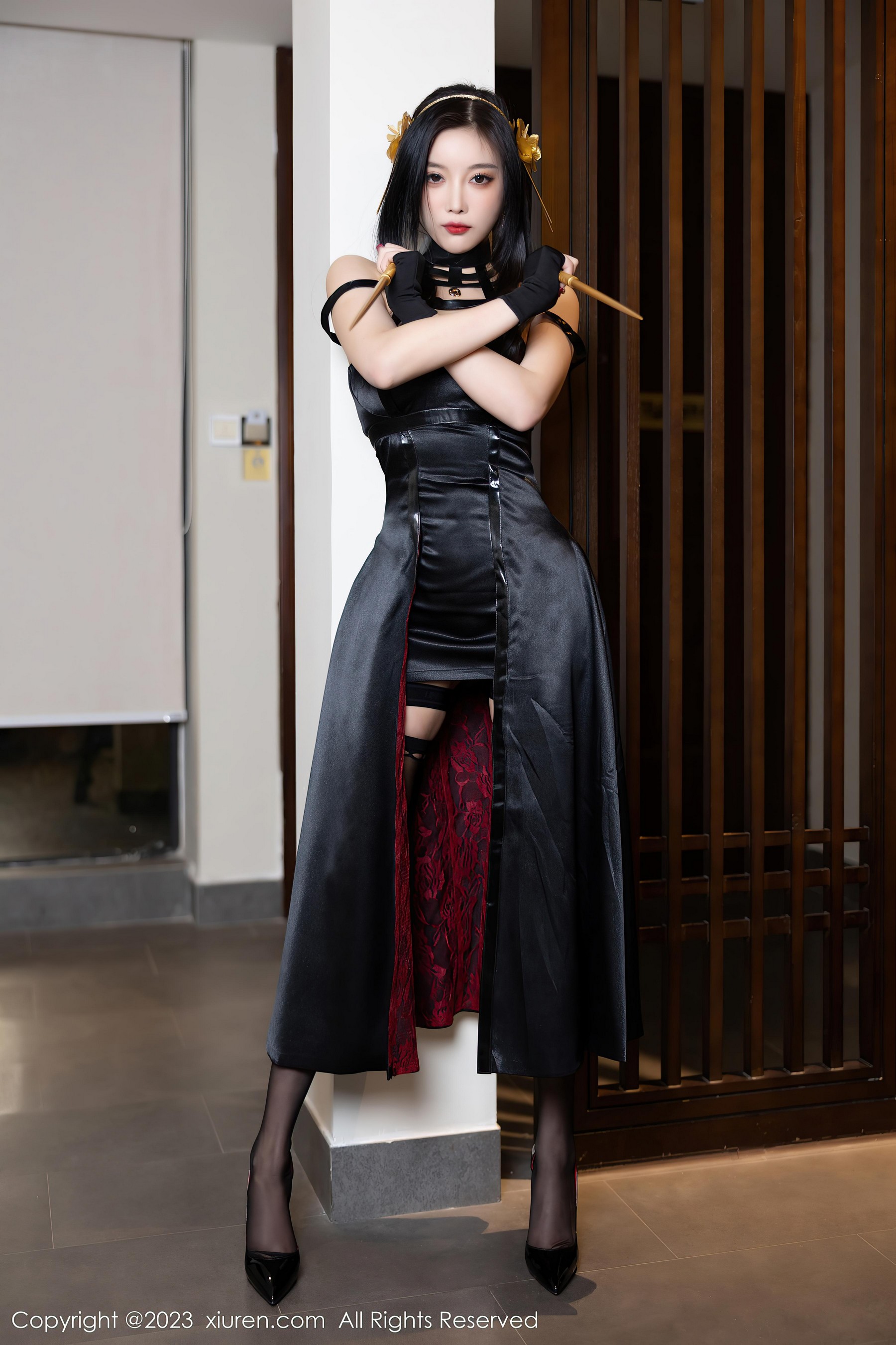 [Xiuren秀人网]2023.01.10 NO.6114 杨晨晨Yome 黑色情趣吊带连衣裙加黑丝美腿性感私房写真集Xiuren秀人写真高清美女套图写真下载-看套图看套图