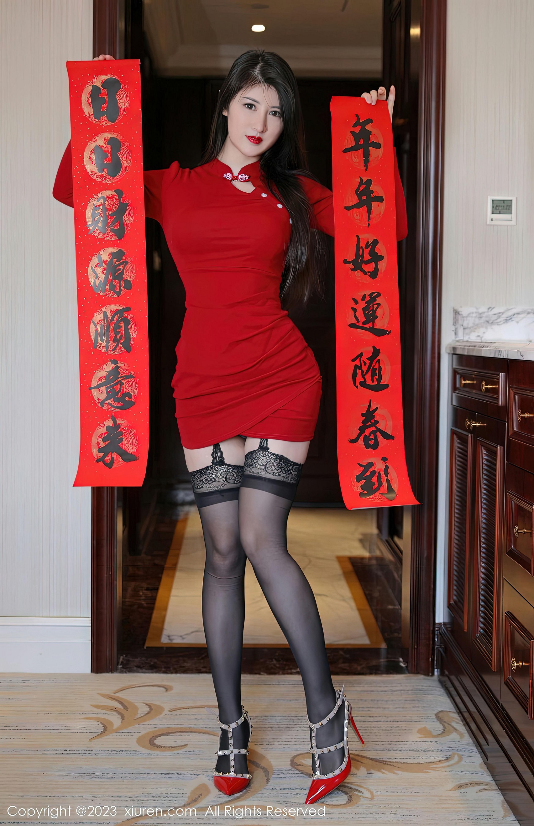 [XiuRen秀人网]2023.01.20 NO.6166 诗诗kiki 红色紧身连衣裙与紫色蕾丝内衣加黑丝美腿性感私房写真集Xiuren秀人写真高清美女套图写真下载-看套图秀人网论坛Xiuren秀人写真高清美女套图写真下载-看套图免费套图Xiuren秀人写真高清美女套图写真下载-看套图看套图