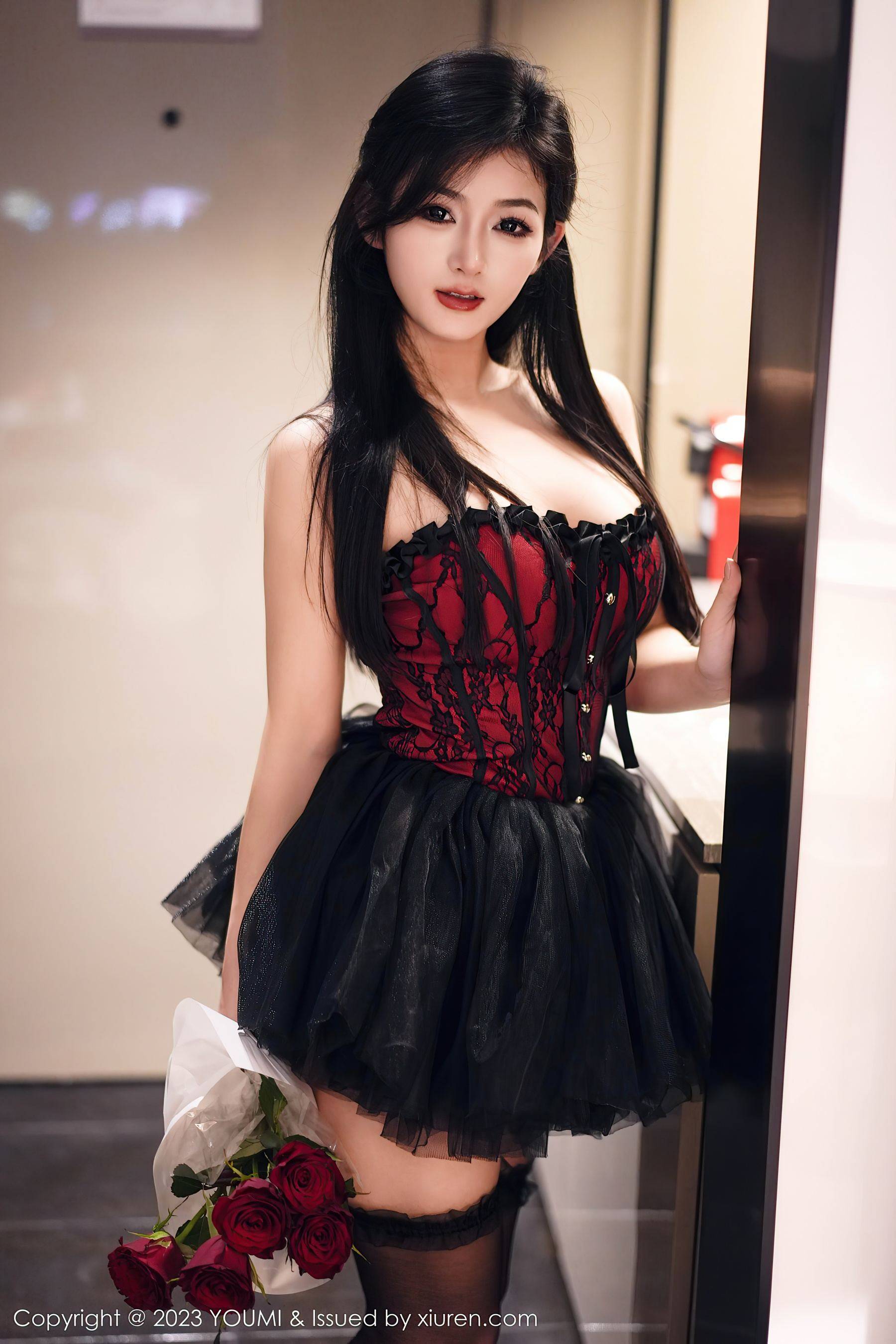 [YOUMI尤蜜荟] VOL.991 谭小灵 黑丝美腿Xiuren秀人写真高清美女套图写真下载-看套图看套图